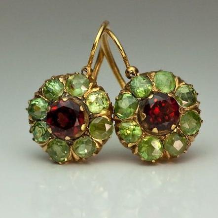 Crista - Vintage green/red rounded crystal earrings