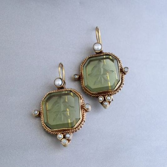 Shiela - Vintage green pearl earrings